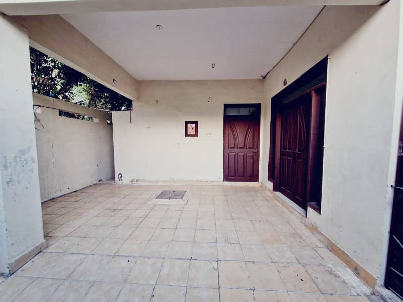 Outclass Portion 400 Sq Yards Ground Floor 3 Beds DD In VIP Block 16 Gulistan e Jauhar 6