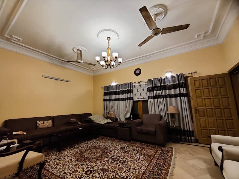 Independent Banglow Ground Plus 2 Story 5 BED DD in VIP Block 3 Gulistan. e Jauhar 3