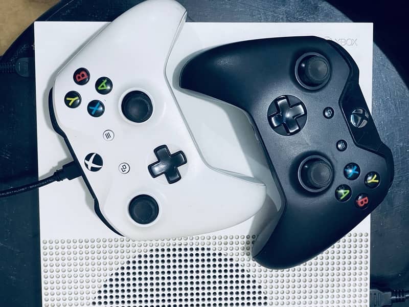 XBOX 1S 600GB | Offline 3 month personal used 10/10 0