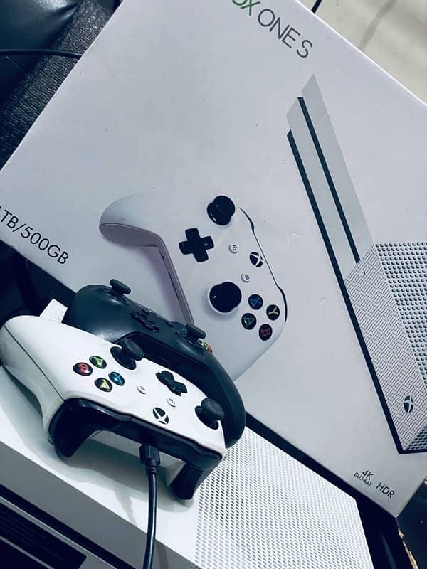 XBOX 1S 600GB | Offline 3 month personal used 10/10 1