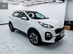 kia sportage AWD.   December 2024. . . . white. . only 4000 km driven