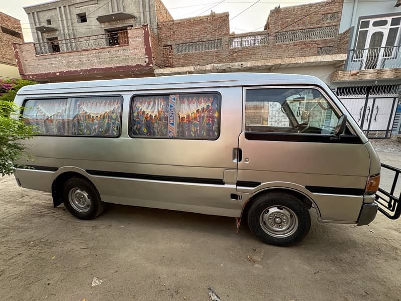 Mazda e2200 Van 2