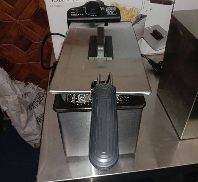 Sharwama Counter Fryer Hot plate / Dough Mixer Slush Used New Balnder 17