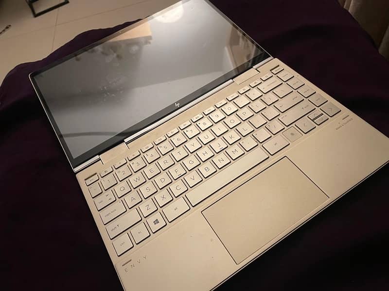 HP Envy x360 (2022) 11th Gen Core i5.8GB/512GB 2