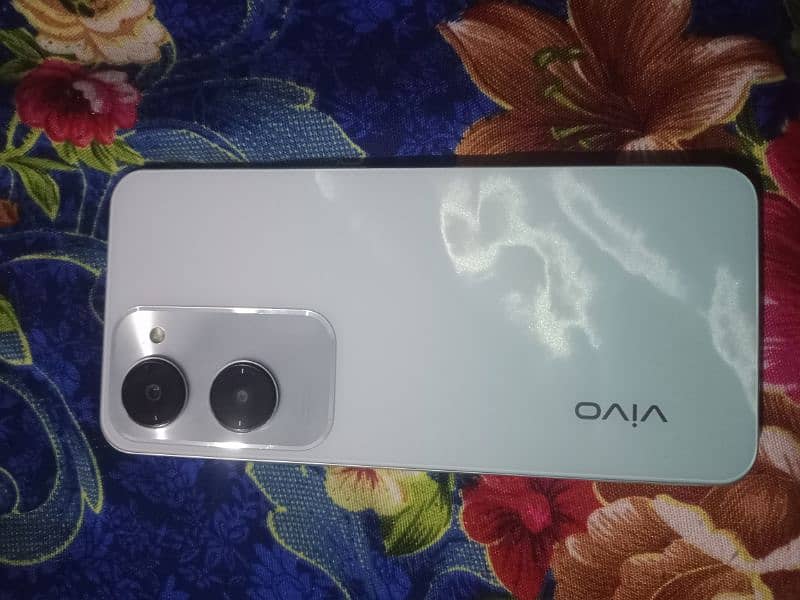 vivo y18 Aqua white colour 1