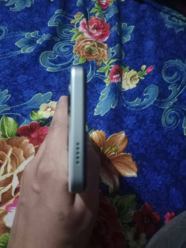 vivo y18 Aqua white colour 6