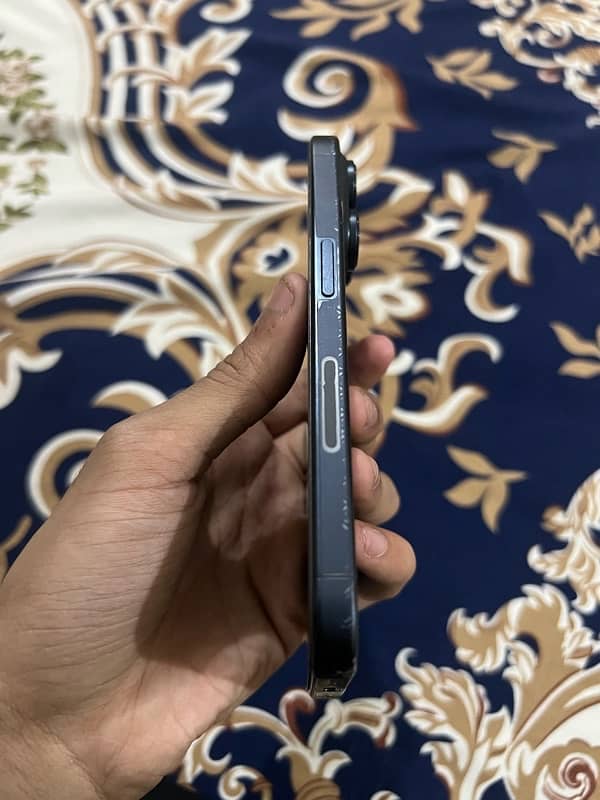 IPHONE 15 PRO 256GB 4