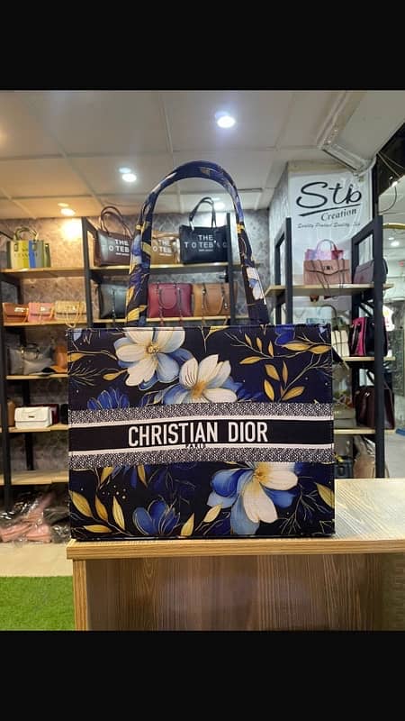 CHRISTIAN DIOR  ++ LV ++ GUCCI HAND BAGS 2