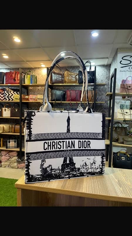 CHRISTIAN DIOR  ++ LV ++ GUCCI HAND BAGS 5