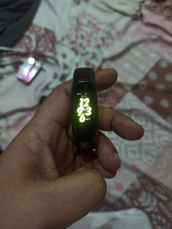 Mi band 4 with strap and original charger 7