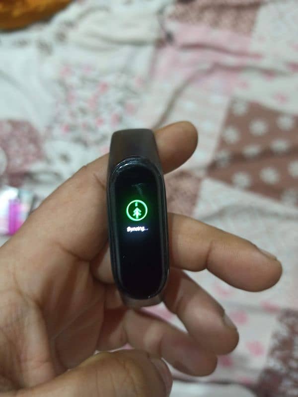 Mi band 4 with strap and original charger 8