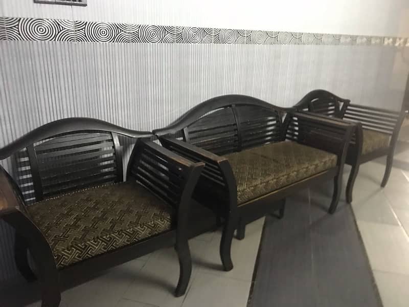 5 seater wooden polish sofa set 1