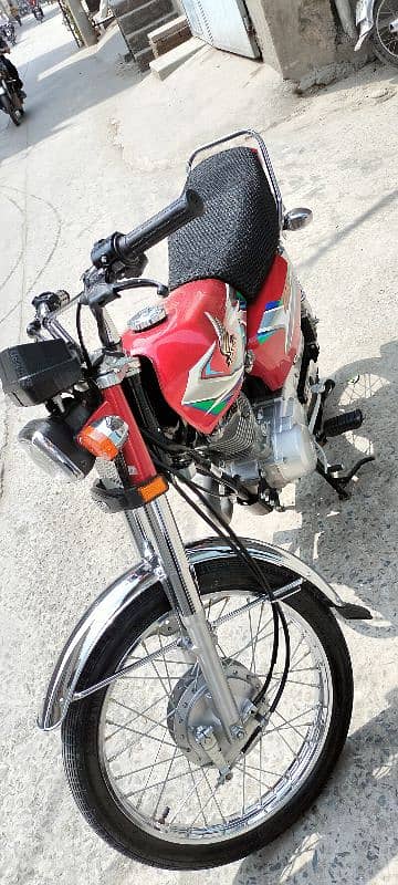 Honda 125 like a new bike 3