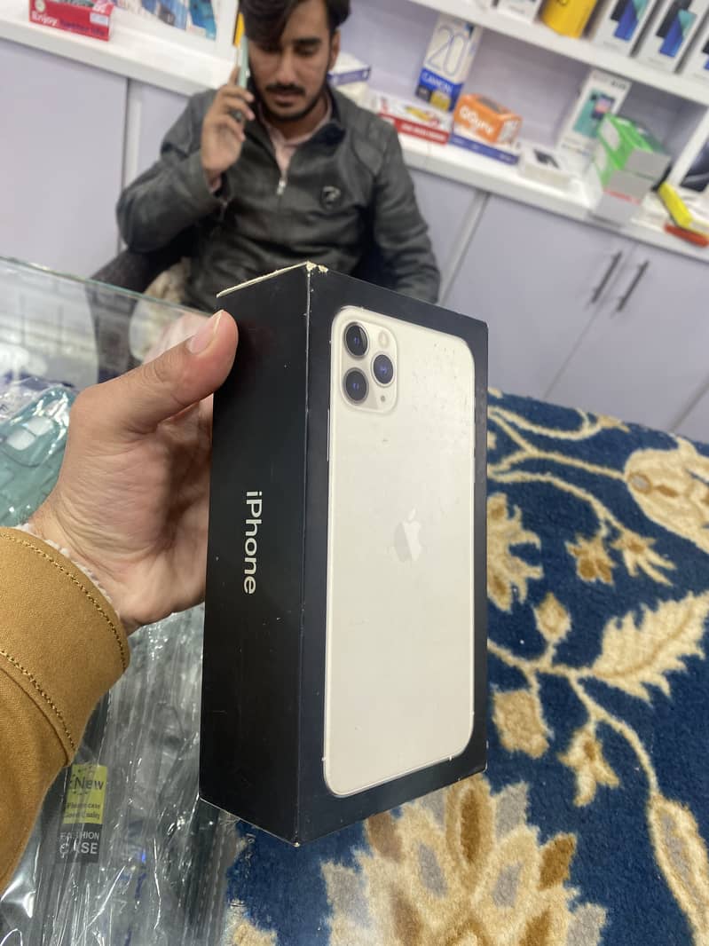 Iphone 11 pro max non pta 256 with original box 2