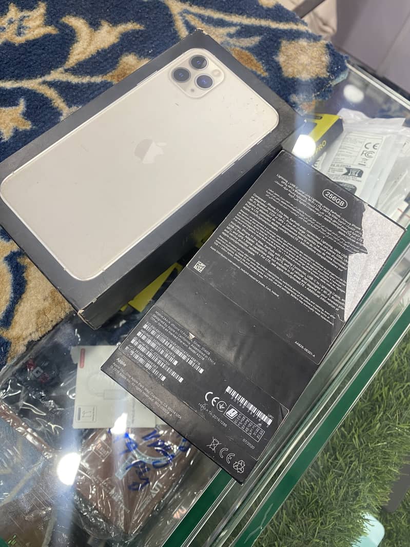 Iphone 11 pro max non pta 256 with original box 3