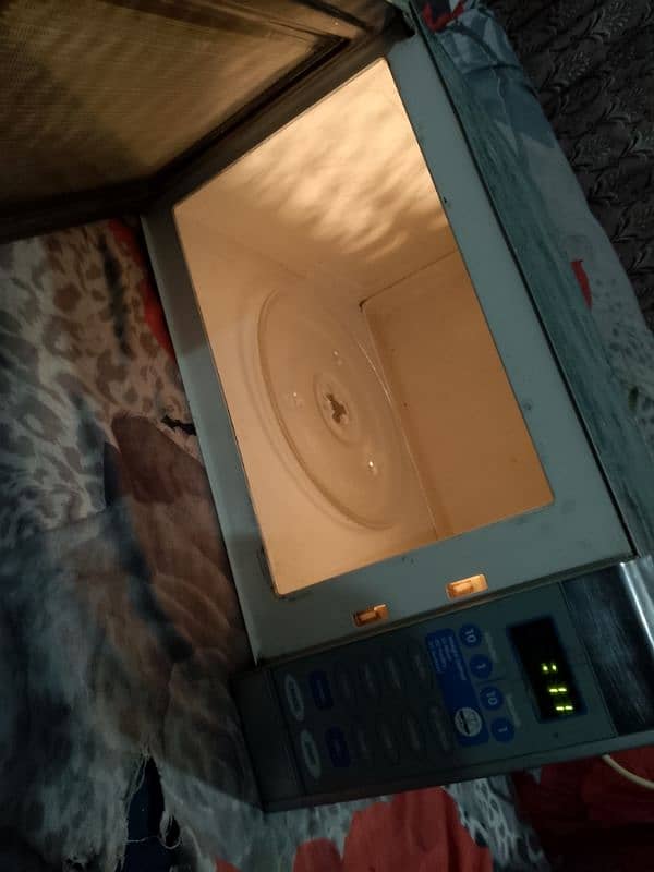 good condition microwave oven dabal  function and tech system 1