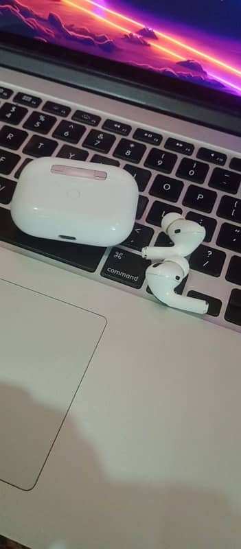 Apple AirPods Pro (1st Gen) 2