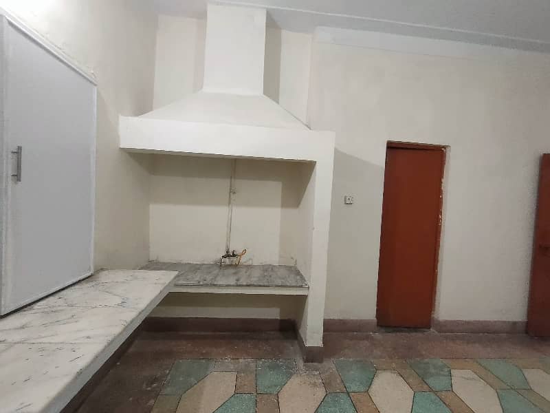 2-Kanal 3-Bedroom's Separate Gate Upper Portion Available For Rent. 5