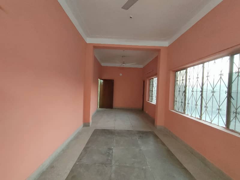 2-Kanal 3-Bedroom's Separate Gate Upper Portion Available For Rent. 8