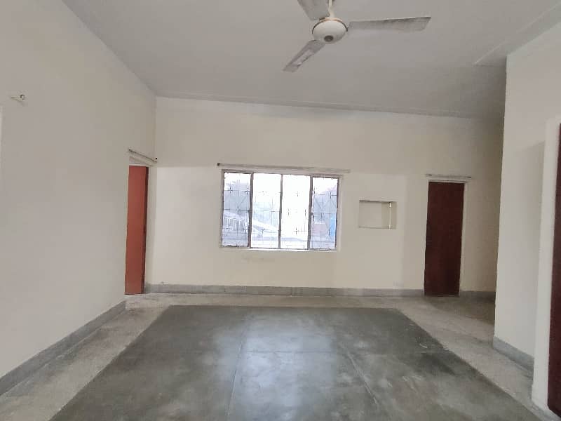 2-Kanal 3-Bedroom's Separate Gate Upper Portion Available For Rent. 14