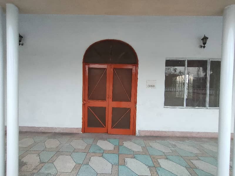 2-Kanal 3-Bedroom's Separate Gate Upper Portion Available For Rent. 21