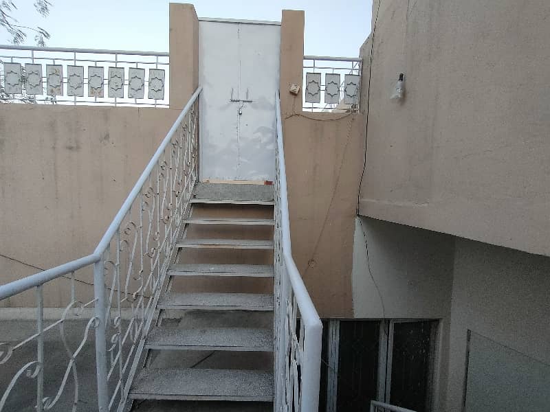 2-Kanal 3-Bedroom's Separate Gate Upper Portion Available For Rent. 24