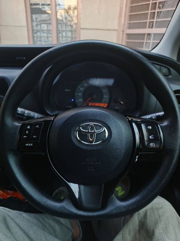 Toyota Vitz 2017 13