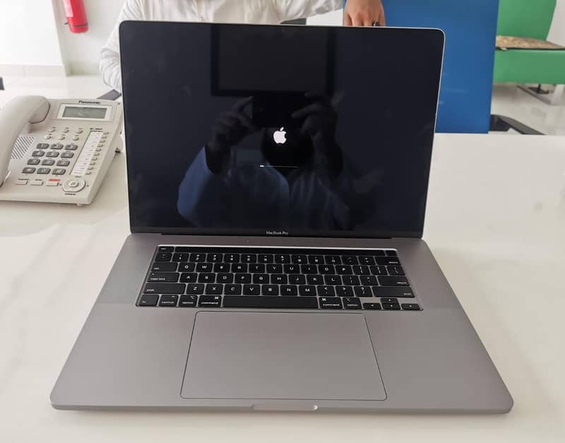 Apple Macbook Pro 15 Core i7 2016 15 inches Retina with touch bar 7