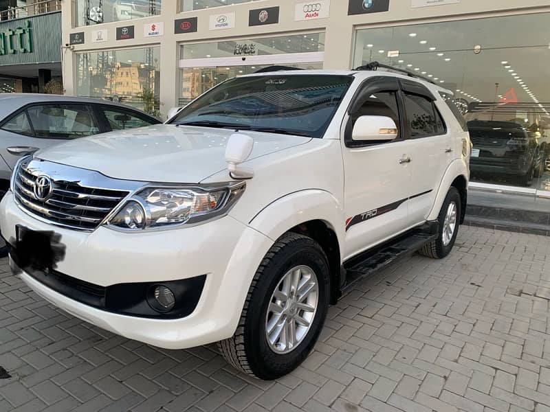 Toyota Fortuner V 2015 1