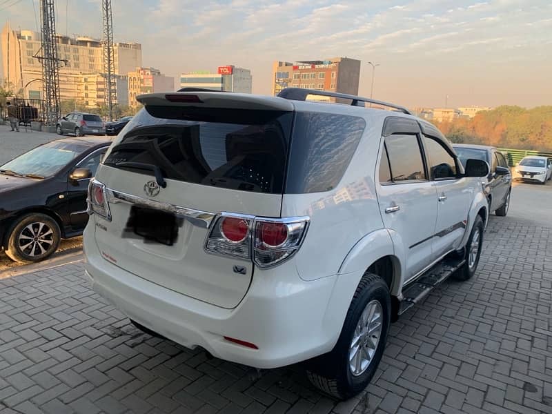 Toyota Fortuner V 2015 3