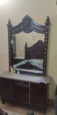 dressing table for sale condition 10/7