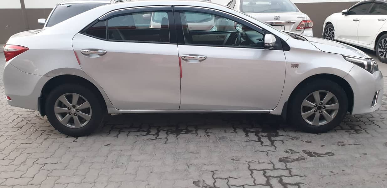 Toyota Corolla (Altis) 2016 - Excellent Condition 4