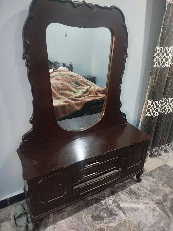 Dressing table 0