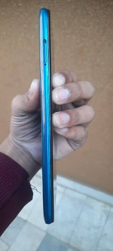 Infinix Hot 9 play 4/64 3