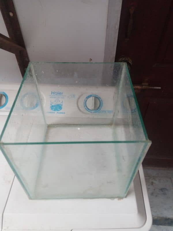 Small Aquarium for sale. 0