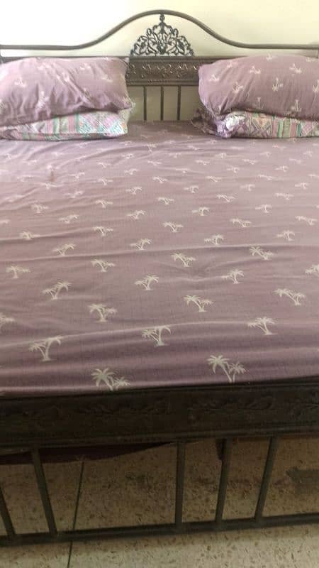 Queen Size bed 3