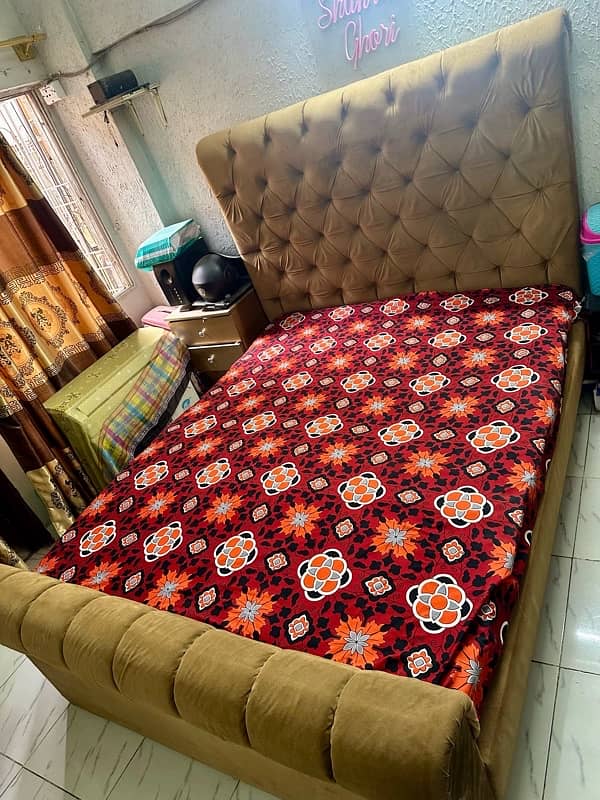 Bed for sale just like a new 1 Bed 2 side table 7