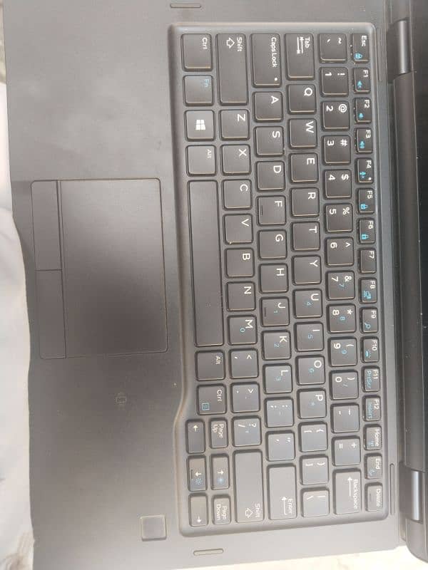 Dell 7390 2-in-1.16/512 i7 8 generation 8