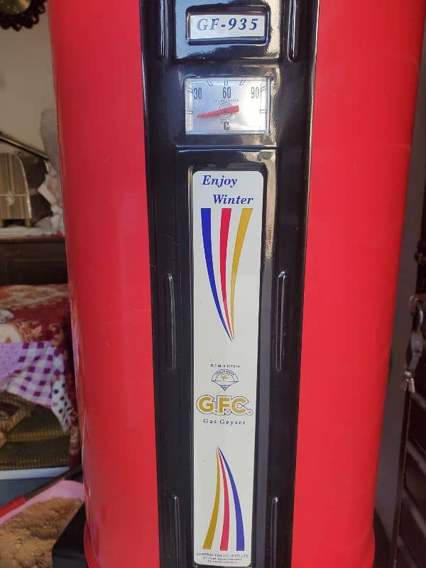 G. F. C geyser model GF935 bilukl new 35 gallon 4