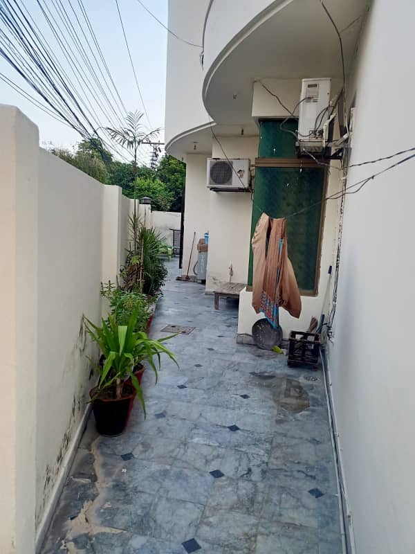 10 MARLA CORNER HOUSE AVAILABLE FOR SALE IN FAISAL TOWN BLOCK C 2