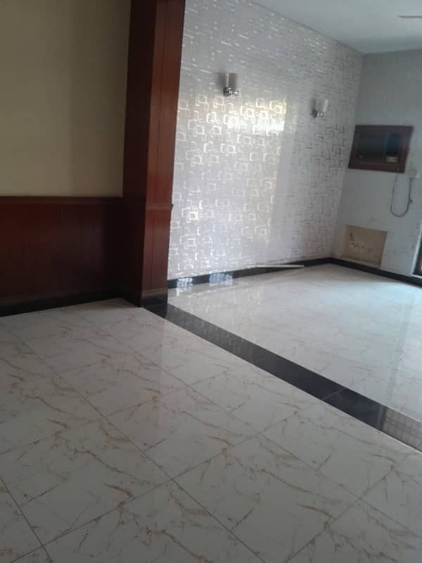 10MARLA HOUSE AWAILABLE FOR SALE IN MODEL TOWN BLOCK M 2