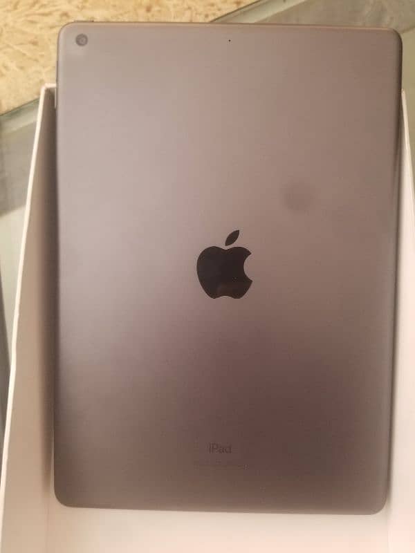 ipad 8th genration. . 128Gb . . 10/10 like a new 1