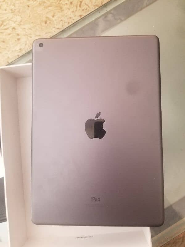 ipad 8th genration. . 128Gb . . 10/10 like a new 3