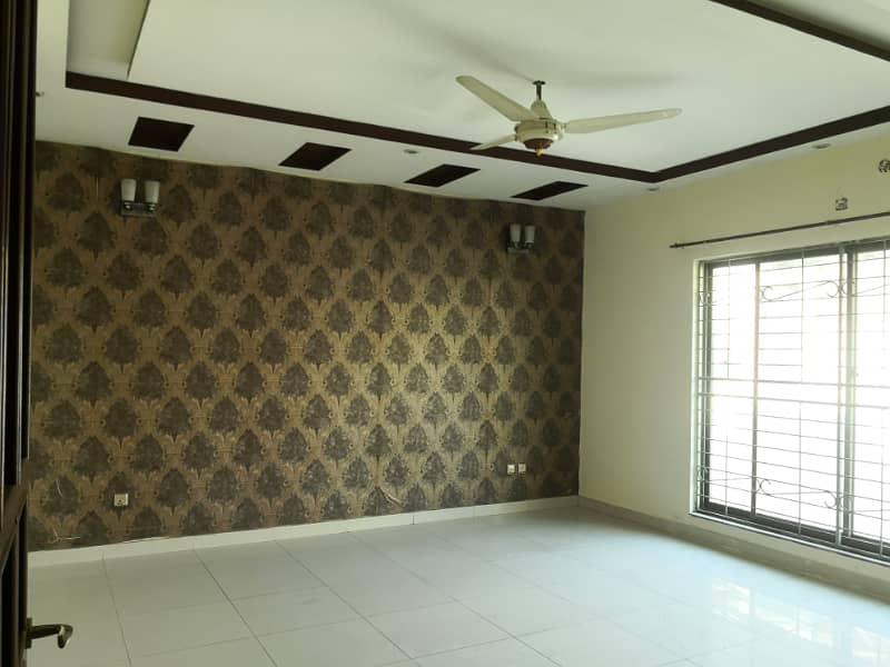 1 KANAL UPPER PORTION IS AVAILABLE FOR RENT IN VALENCIA HOUSING SOCIETY LAHORE 0