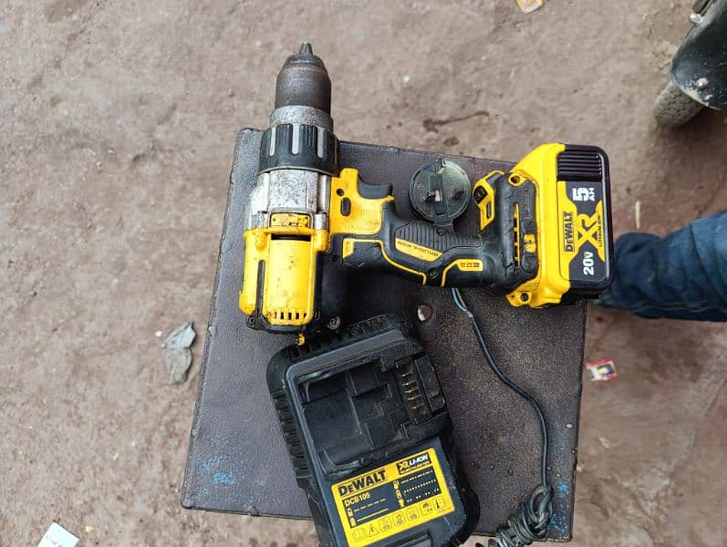 Dewalt DCD-996 With Battery Charger Complete Set 3