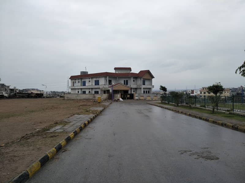 5 Marla Boulevard Back Open Plot Prime Location in Bahria Town Phase 8, M Block 0