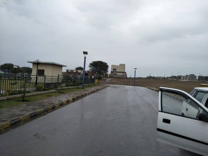 5 Marla Boulevard Back Open Plot Prime Location in Bahria Town Phase 8, M Block 1