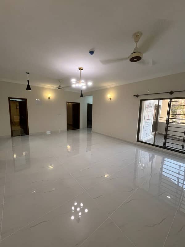 3000 Square Feet Flat For sale In Askari 5 - Sector J 0