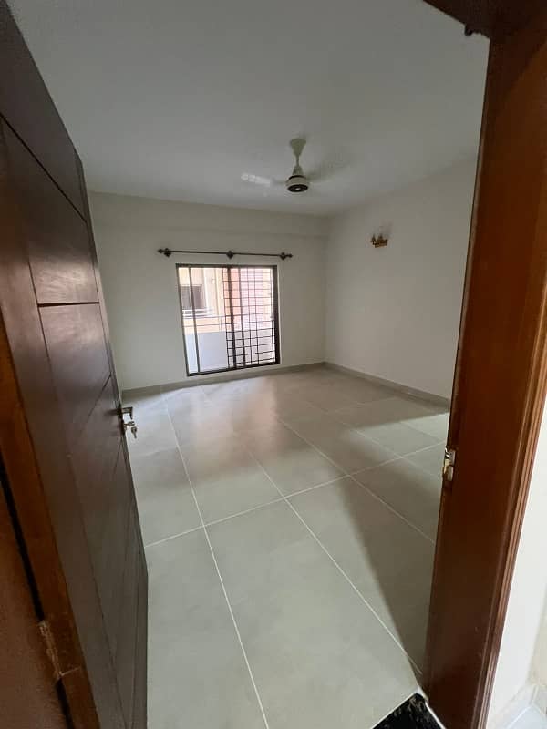 3000 Square Feet Flat For sale In Askari 5 - Sector J 5