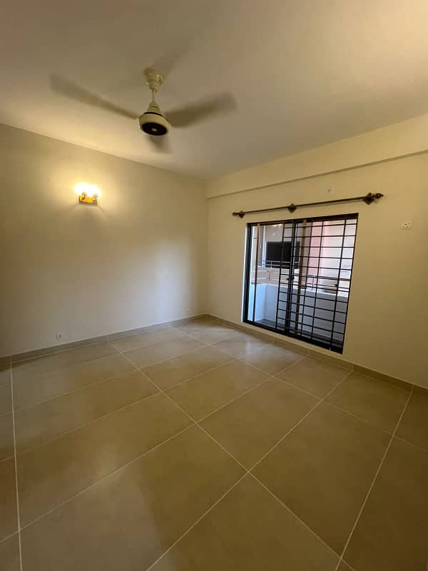 3000 Square Feet Flat For sale In Askari 5 - Sector J 7